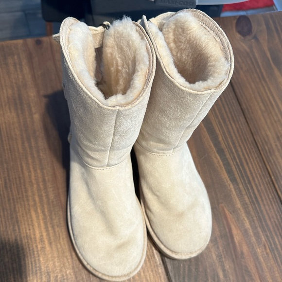 White Uggs size 7 - Picture 5 of 8